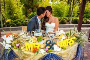 20 Wedding Table Decoration Examples for Couples to be Married